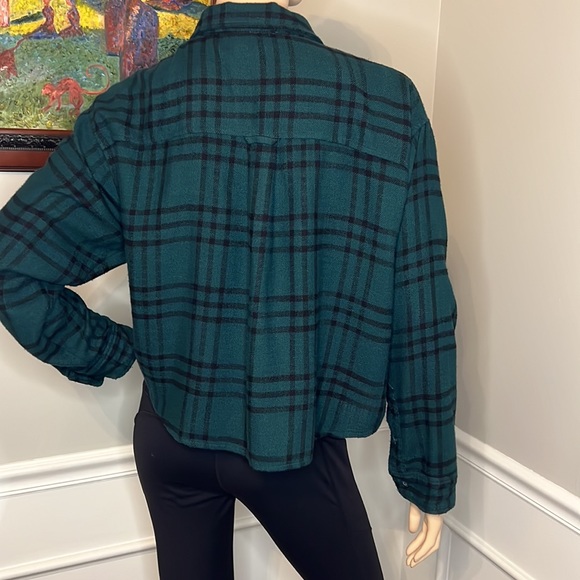 PINK deep teal & black plaid crop flannel - Picture 5 of 9